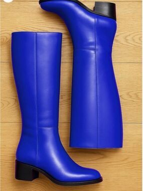 Women's Boots in Electric Blue Leather Size 7.5 NWOT